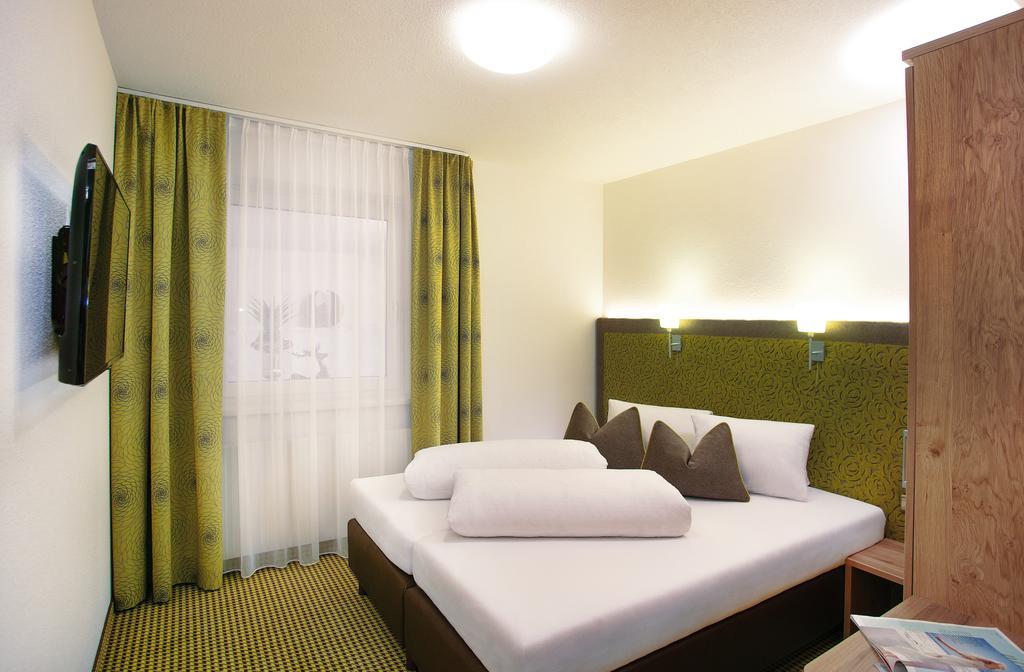Hotel Garni Chasa Sulai Ишгль Номер фото